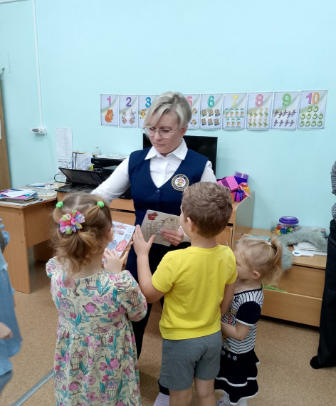 Занятие по пожарной безопасности в дошкольных группах "Кошкин дом".